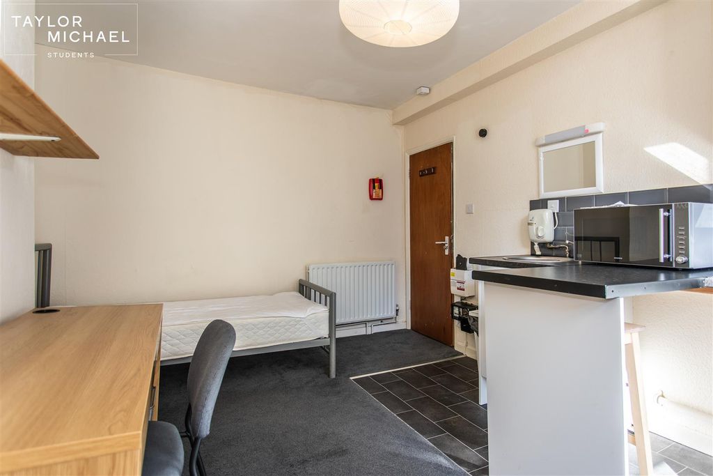 Property photo 3 of 12 Room