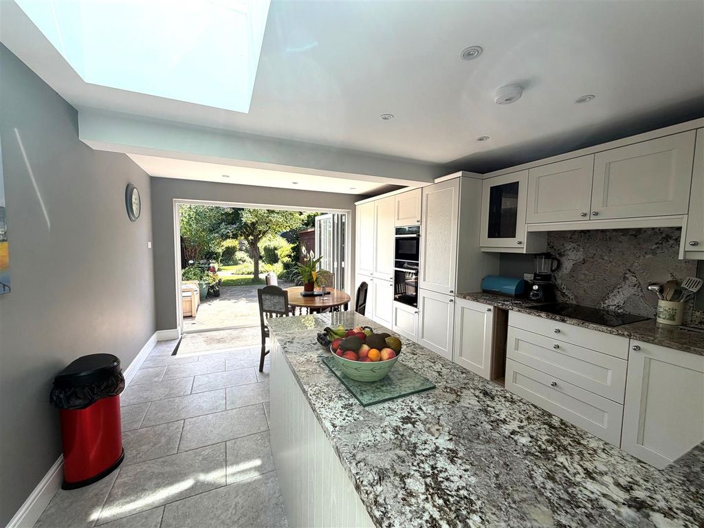 Property photo 3 of 11 New Road - Kitchen 3.Jpg