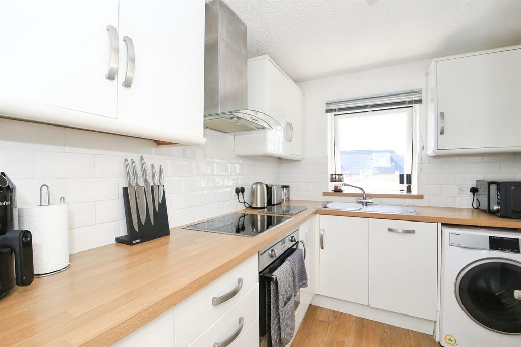 Additional image 5 of 2 bed flat for saleFlamborough Close, Woodston, Peterborough PE2