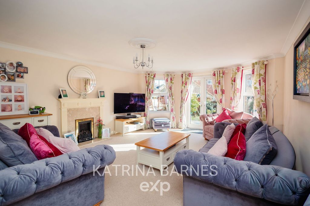 Property photo 2 of 23