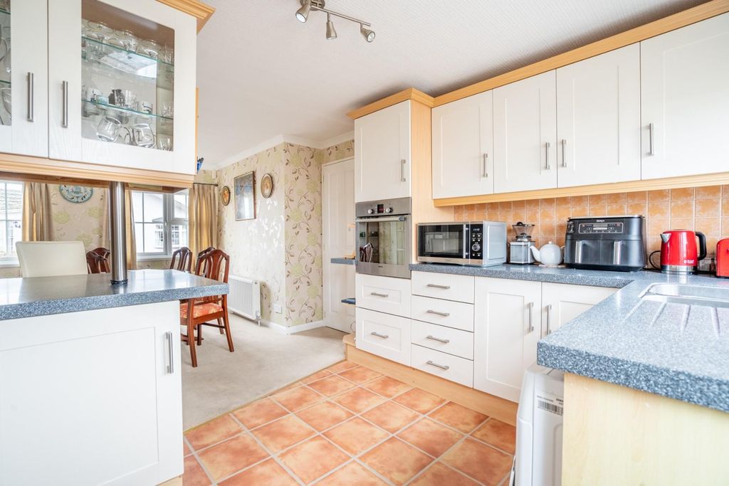 Property photo 3 of 13 Tw-12.Jpg