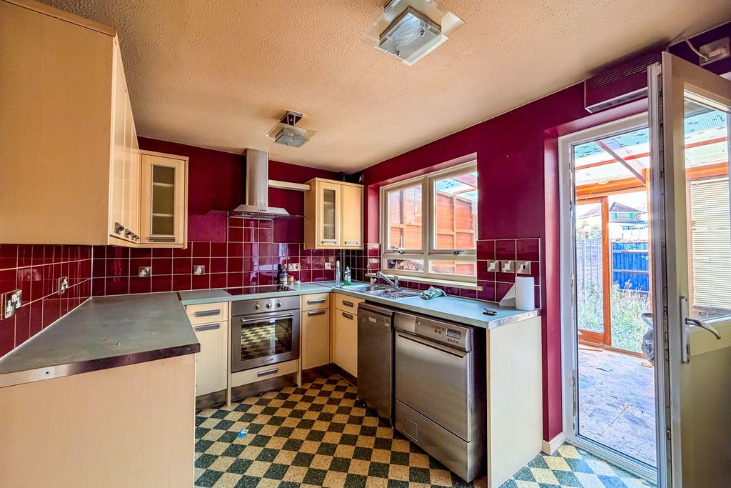 Property photo 2 of 11