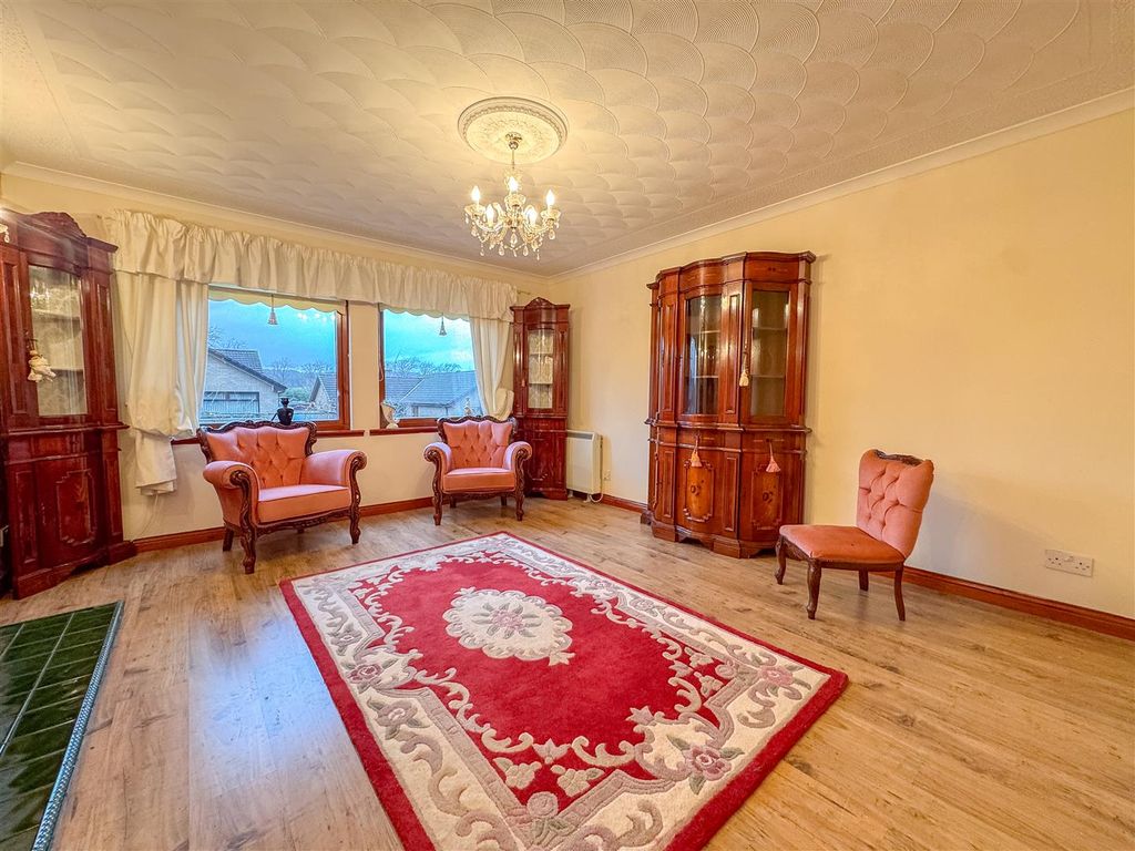 Property photo 2 of 27 Lounge