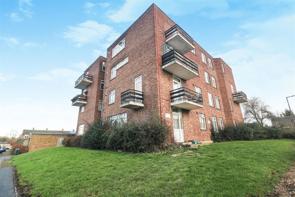 2 bed flat for sale Great Parndon