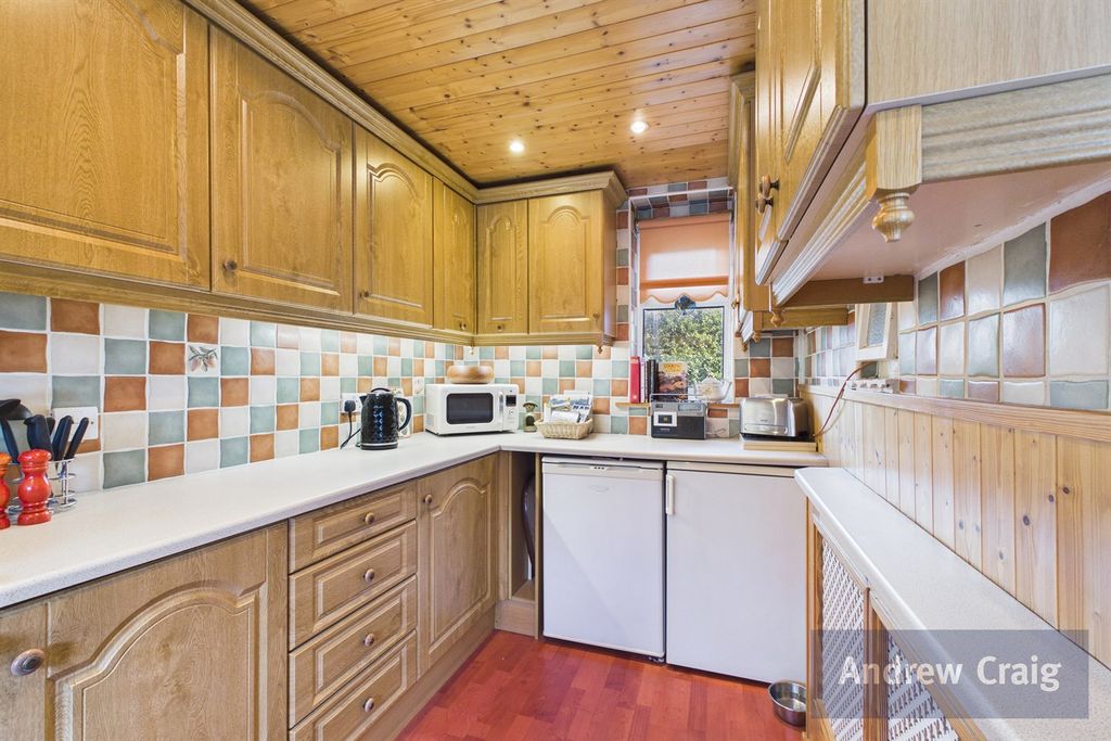 Property photo 3 of 19 Kitchen