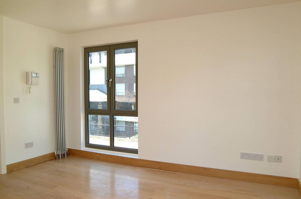 Property photo 2 of 3