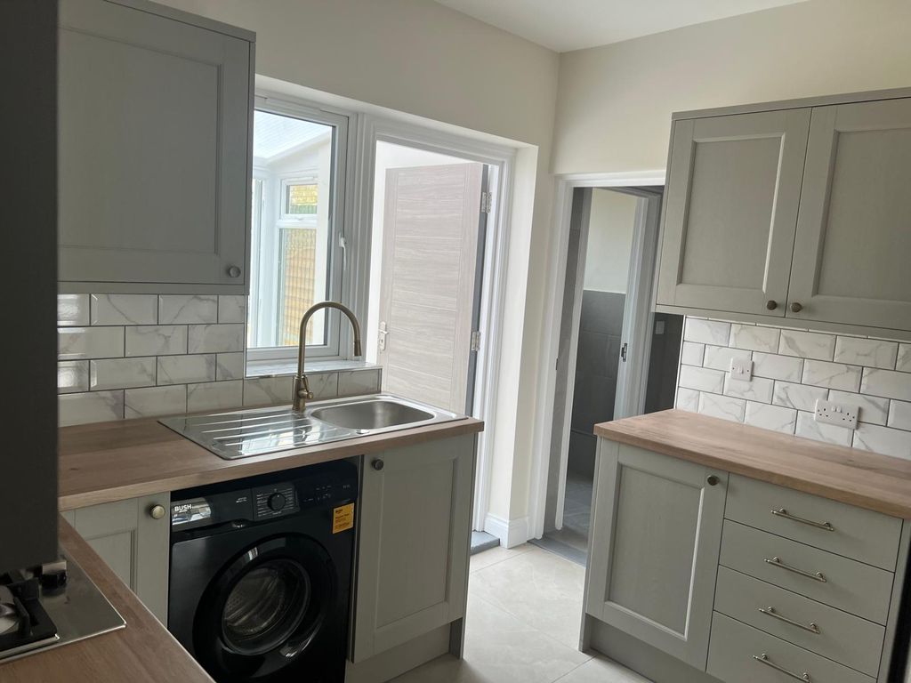Property photo 1 of 18 Two Bedroom House Close To Dagenham Heathway Station-1900 Pcm