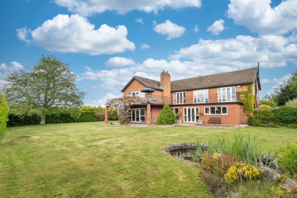 Property photo 1 of 33
