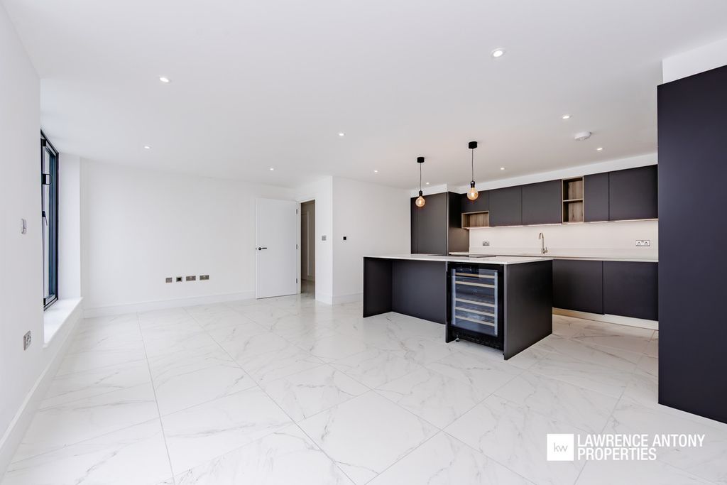Additional image 18 of 2 bed flat for saleGrand Parade, Leigh-On-Sea SS9