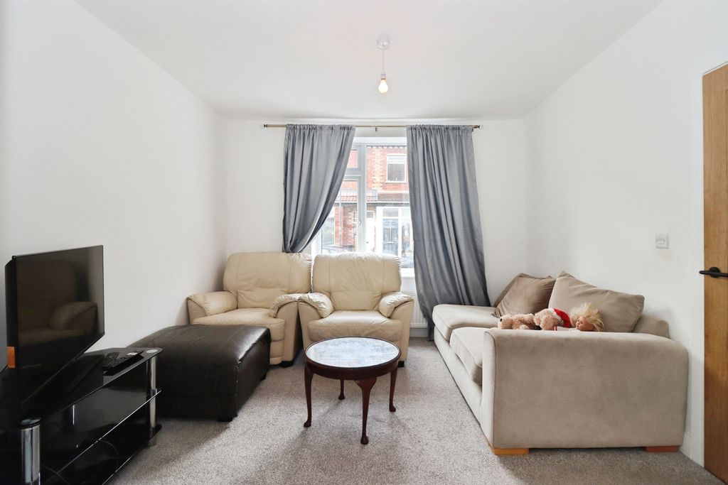 Property photo 2 of 17