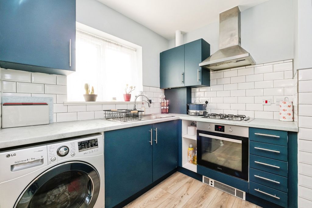 Property photo 3 of 16 Kitchen