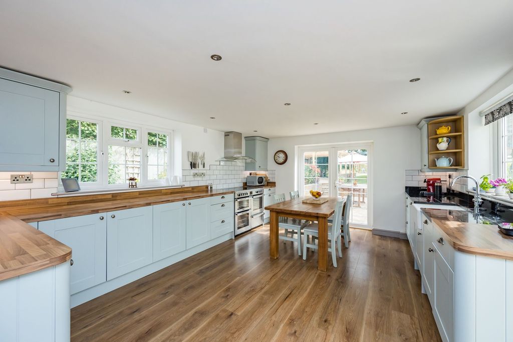 Property photo 3 of 20 Kitchen