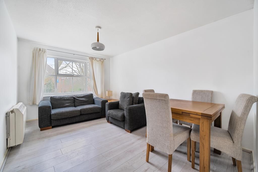 Property photo 3 of 10 Living Room