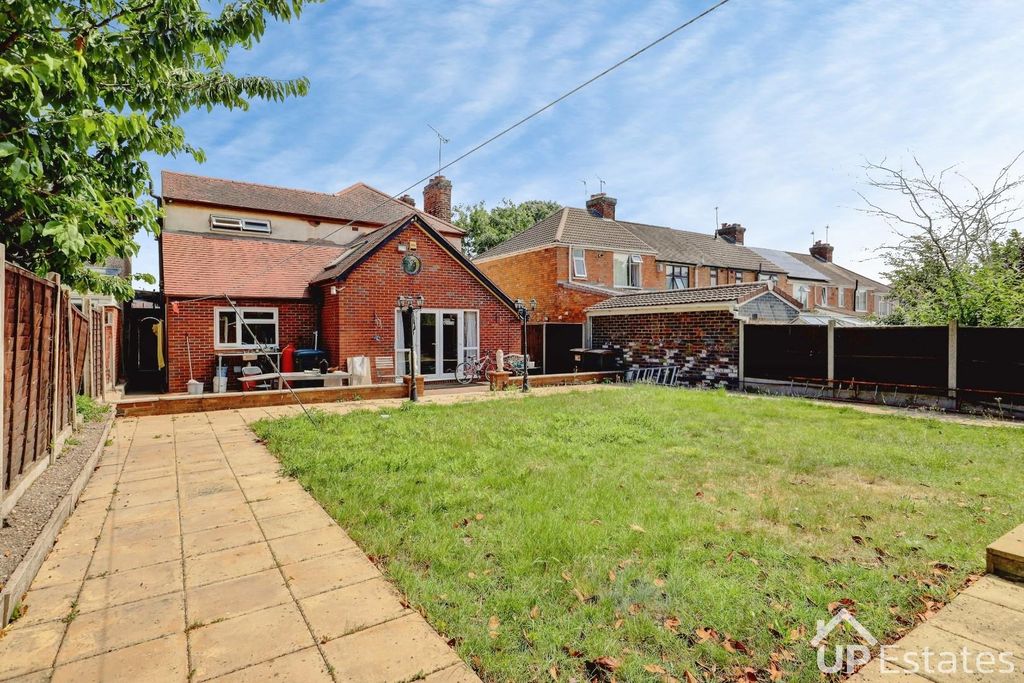 Property photo 2 of 25