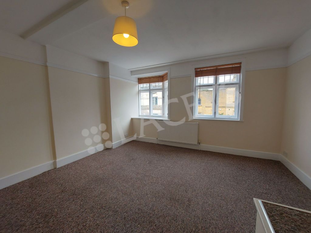 Property photo 3 of 7 Lounge