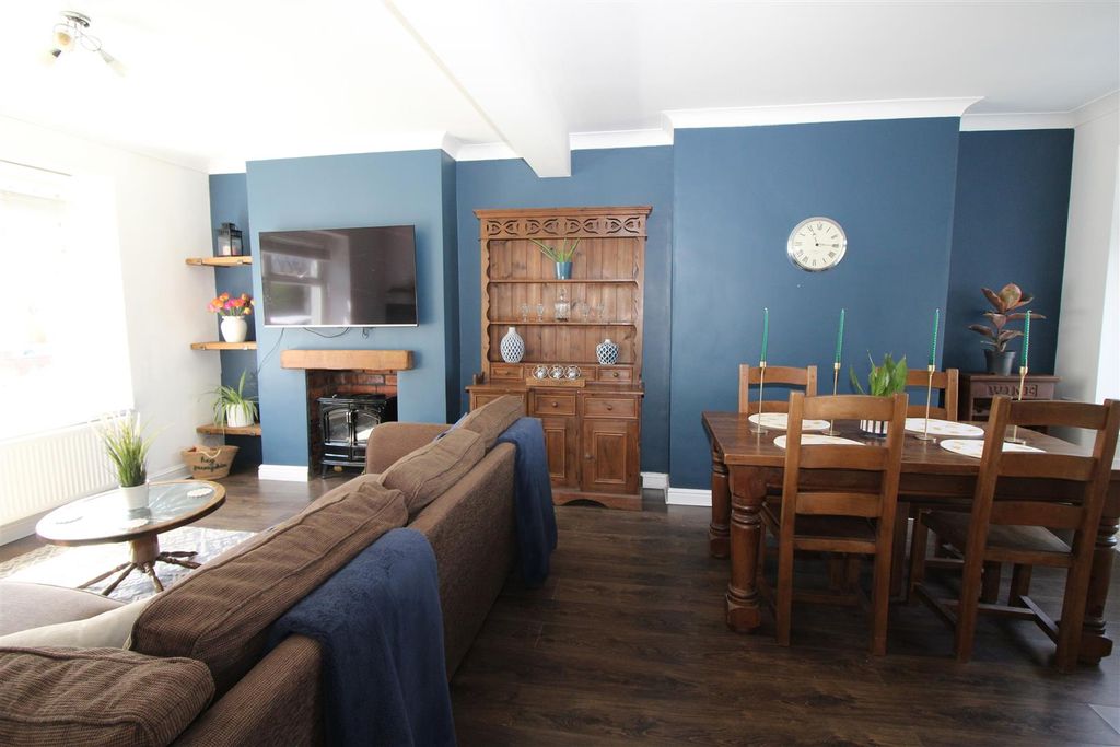 Property photo 2 of 31 Lounge/Dining Room