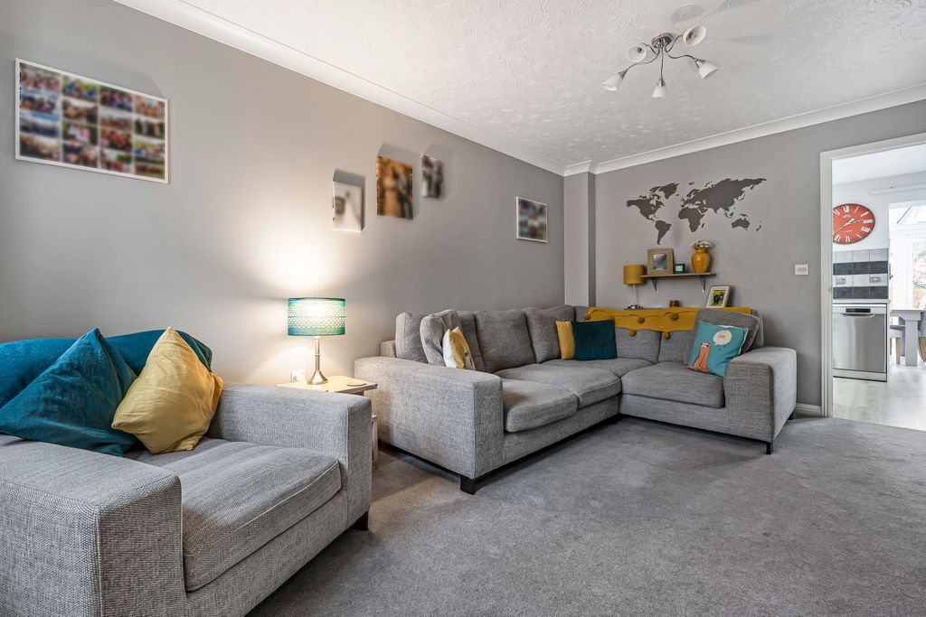 Property photo 2 of 24 Sitting Room