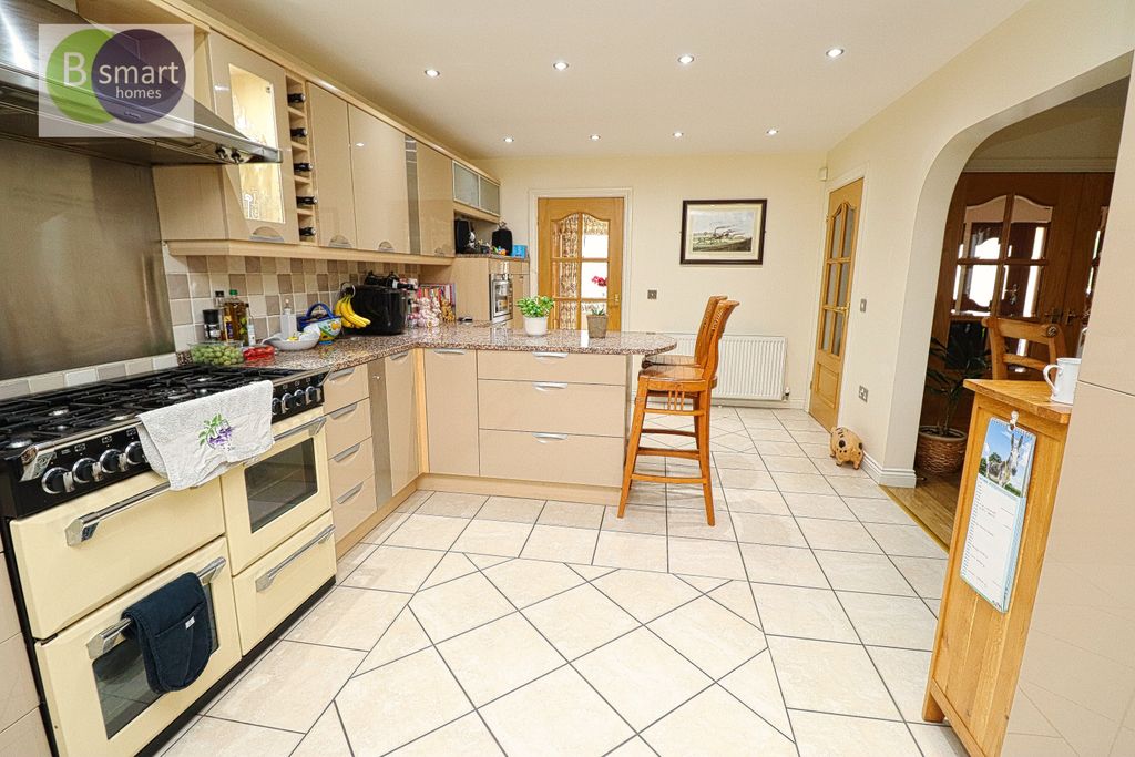 Property photo 3 of 33 Img_3206