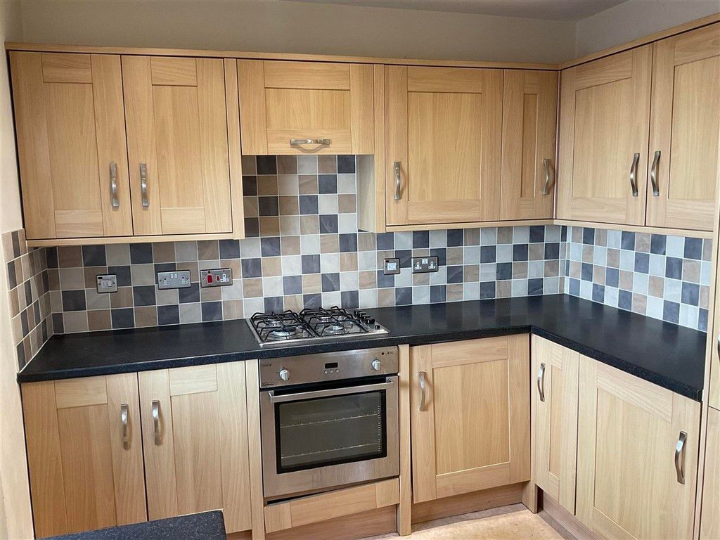 Property photo 3 of 7 Kitchen