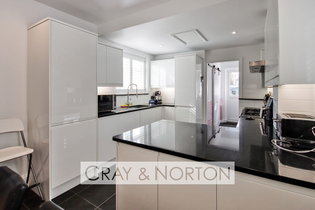 Property photo 3 of 18 Photo 6