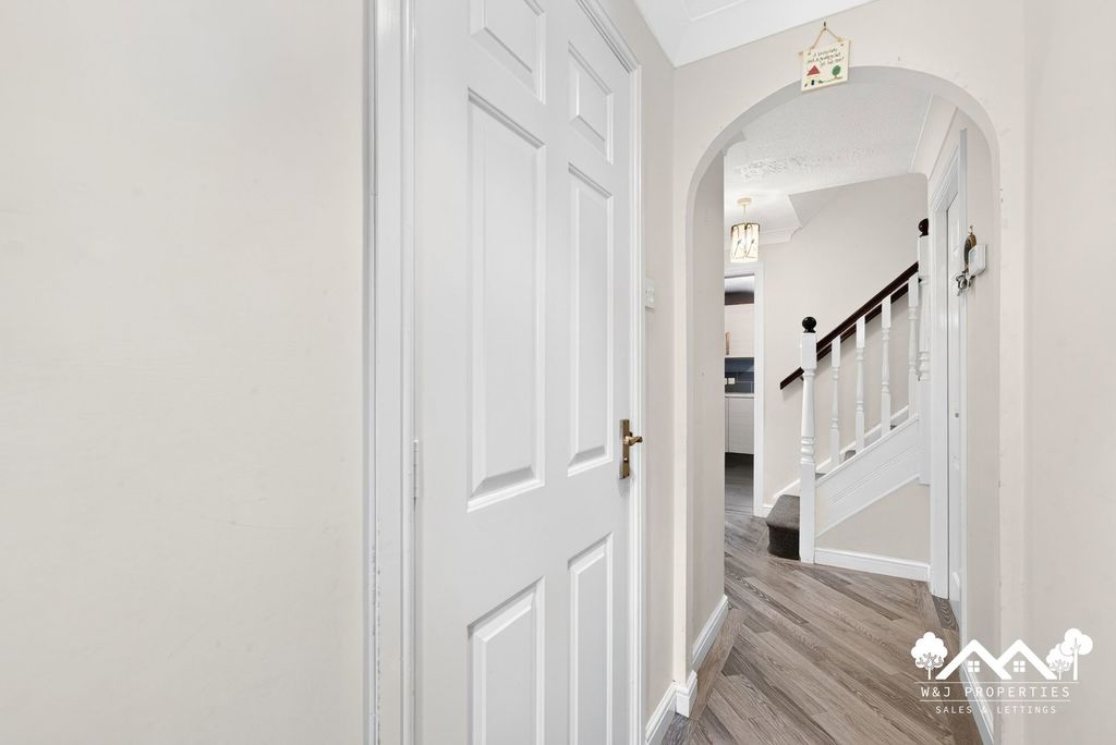 Property photo 2 of 40