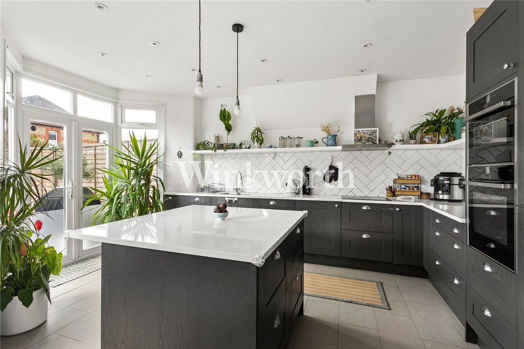 Property photo 1 of 17 Picture No. 32