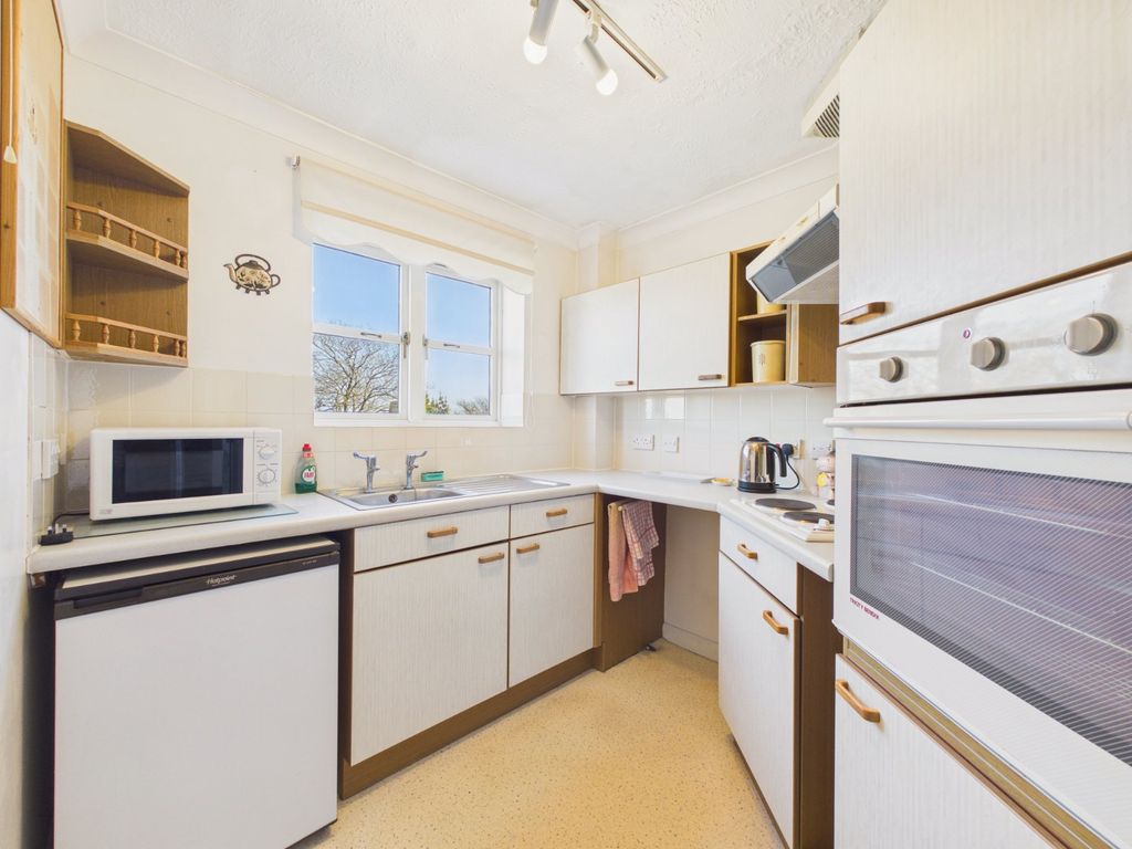 Property photo 3 of 15 Kitchen