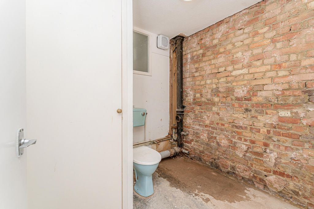 Property photo 1 of 13 WC