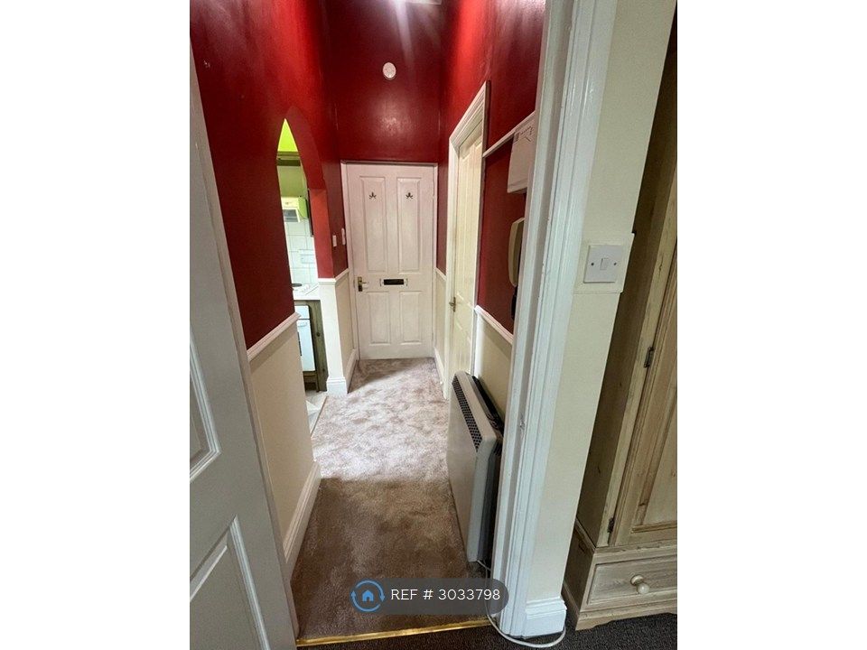 Property photo 3 of 8 Hallway