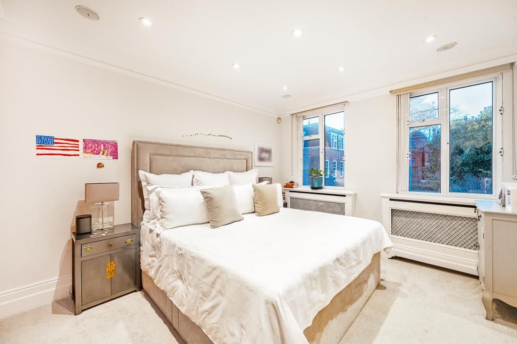 Property photo 2 of 31 Bedroom