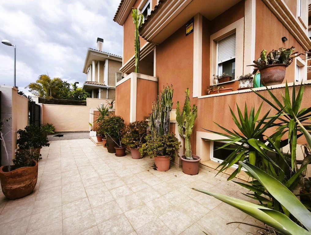 Property photo 2 of 36