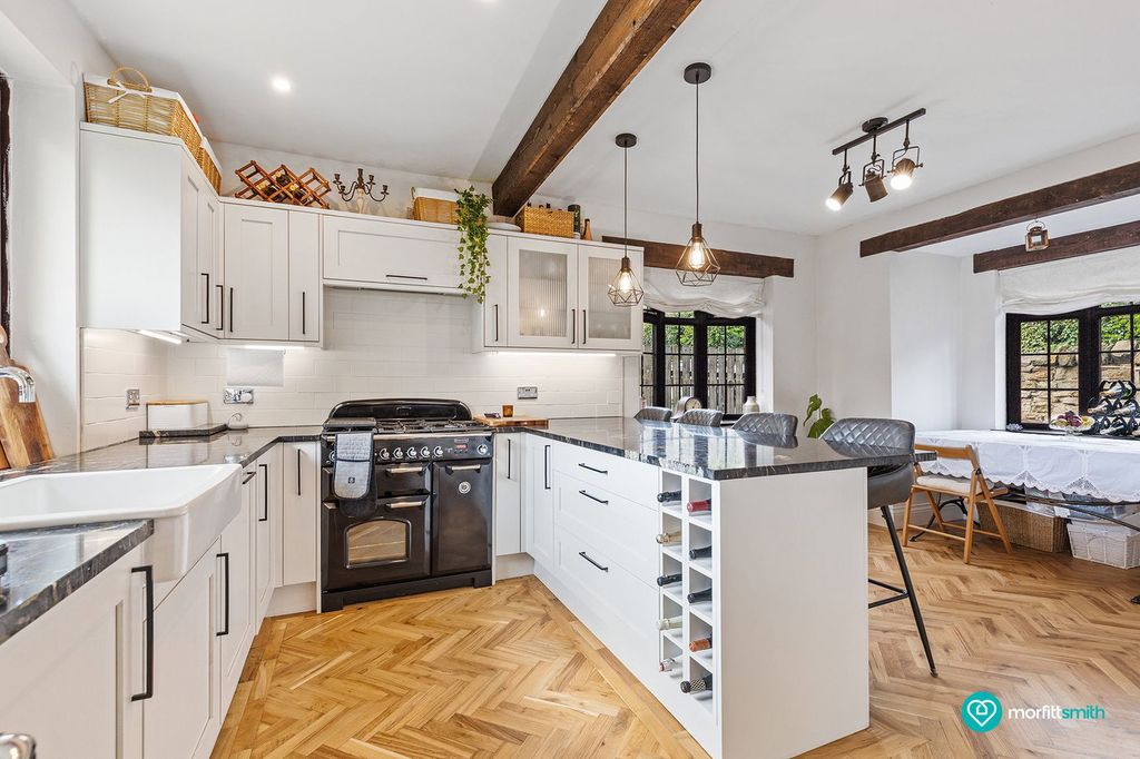 Property photo 2 of 32