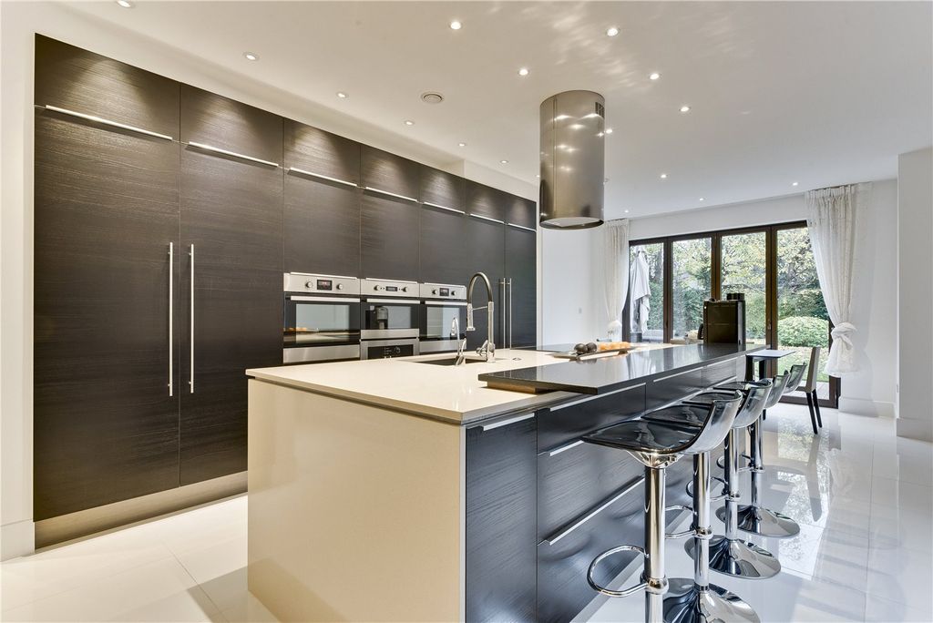 Property photo 1 of 8 Kitchen