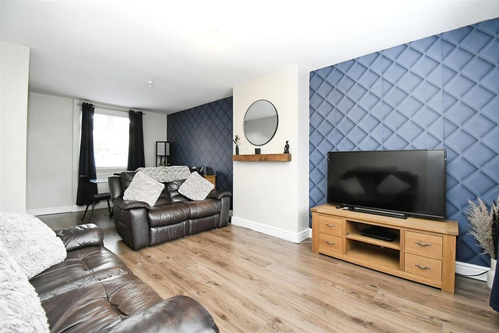 Property photo 2 of 20 Lounge/Dining Room