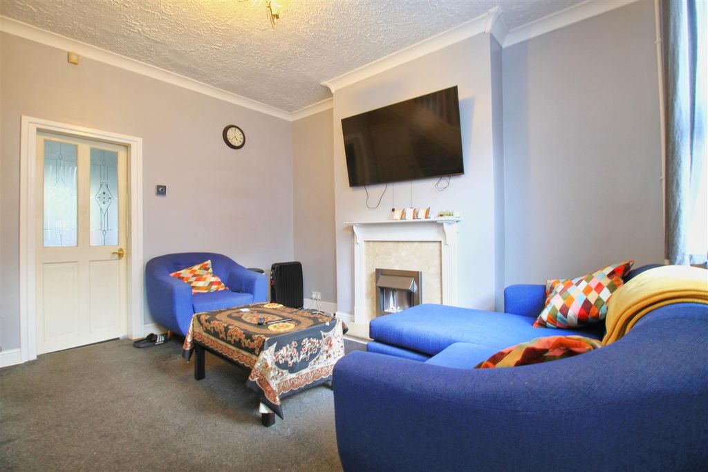 Property photo 2 of 13 Lounge.Jpg