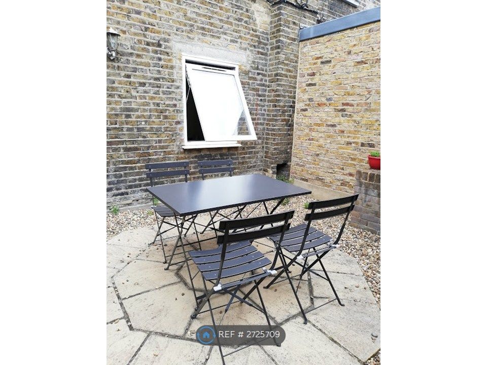 Property photo 3 of 11 Garden