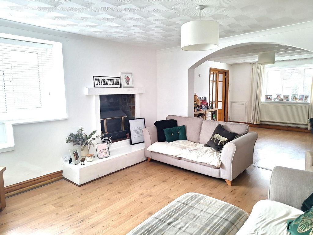 Property photo 3 of 21 1000042282.Jpg