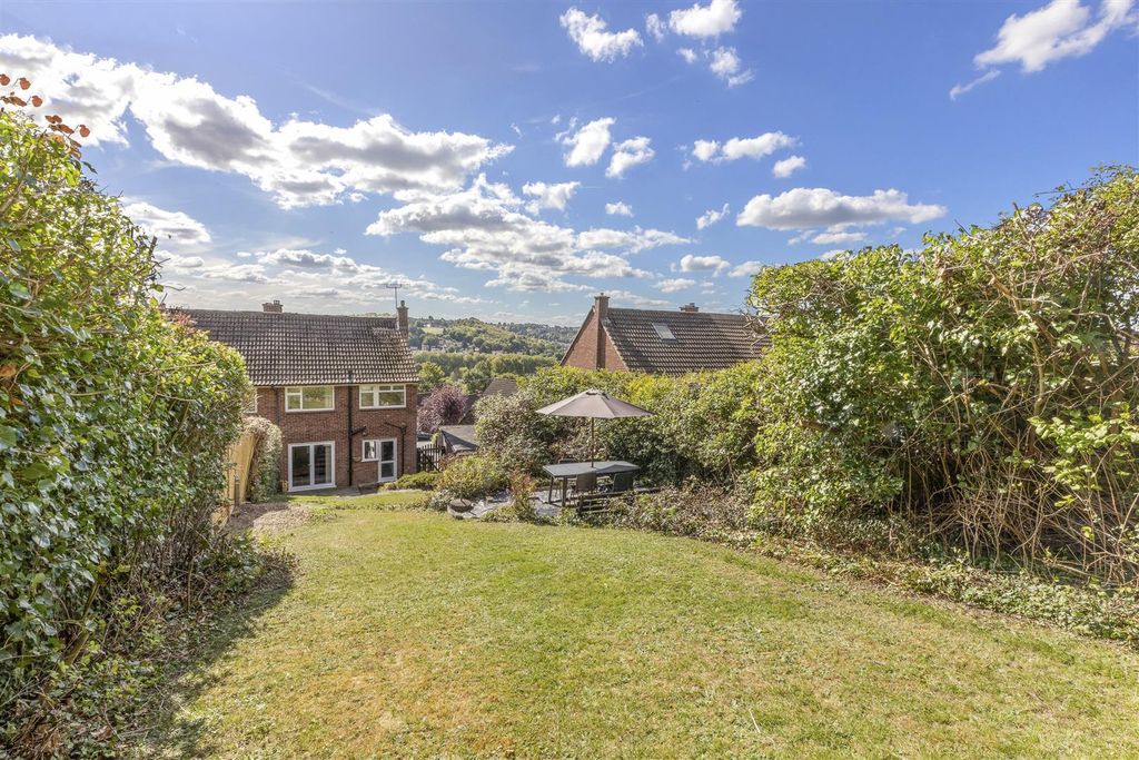 Property photo 2 of 15 10 Merrydown, Hp13 5Nq-13.Jpg