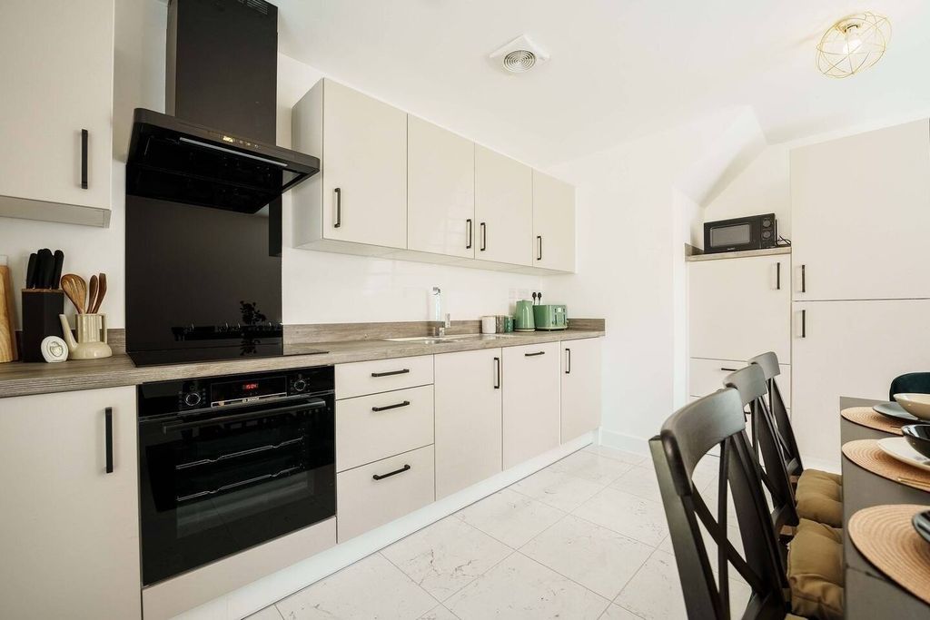 Property photo 3 of 6 Gallery