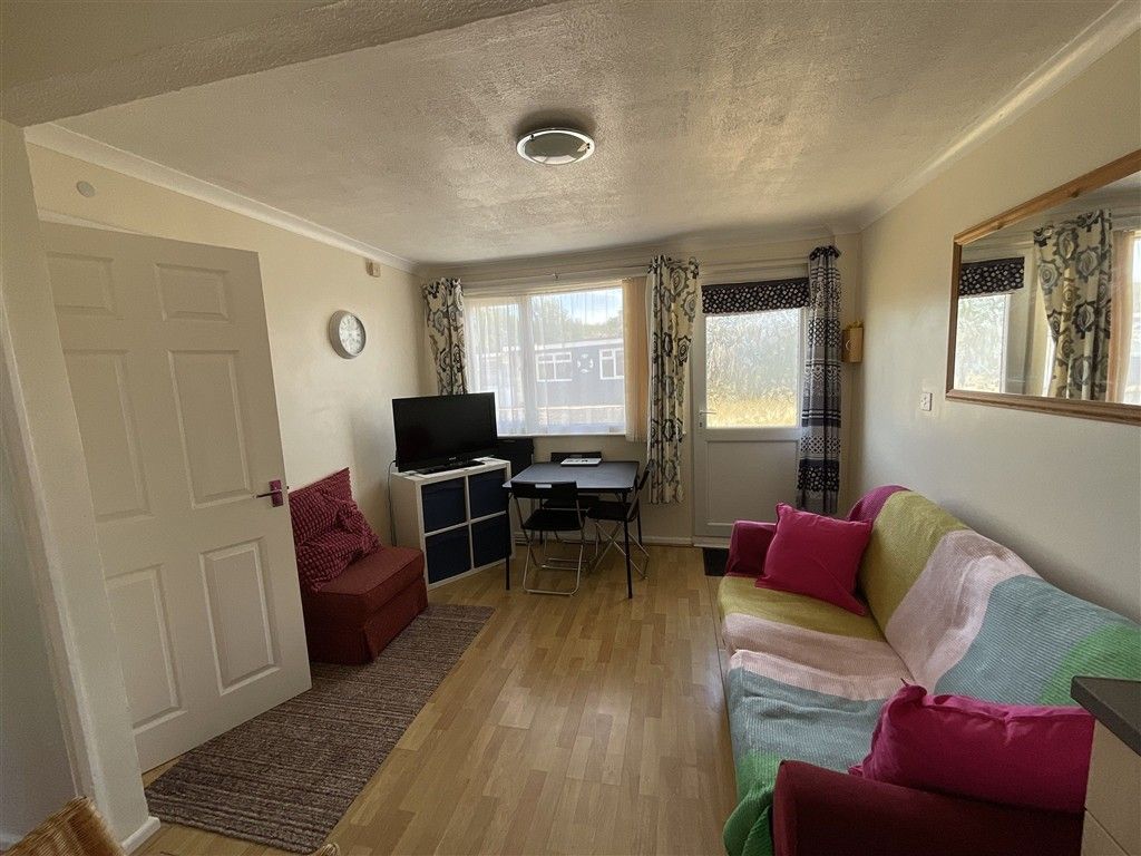 Property photo 3 of 8 Lounge