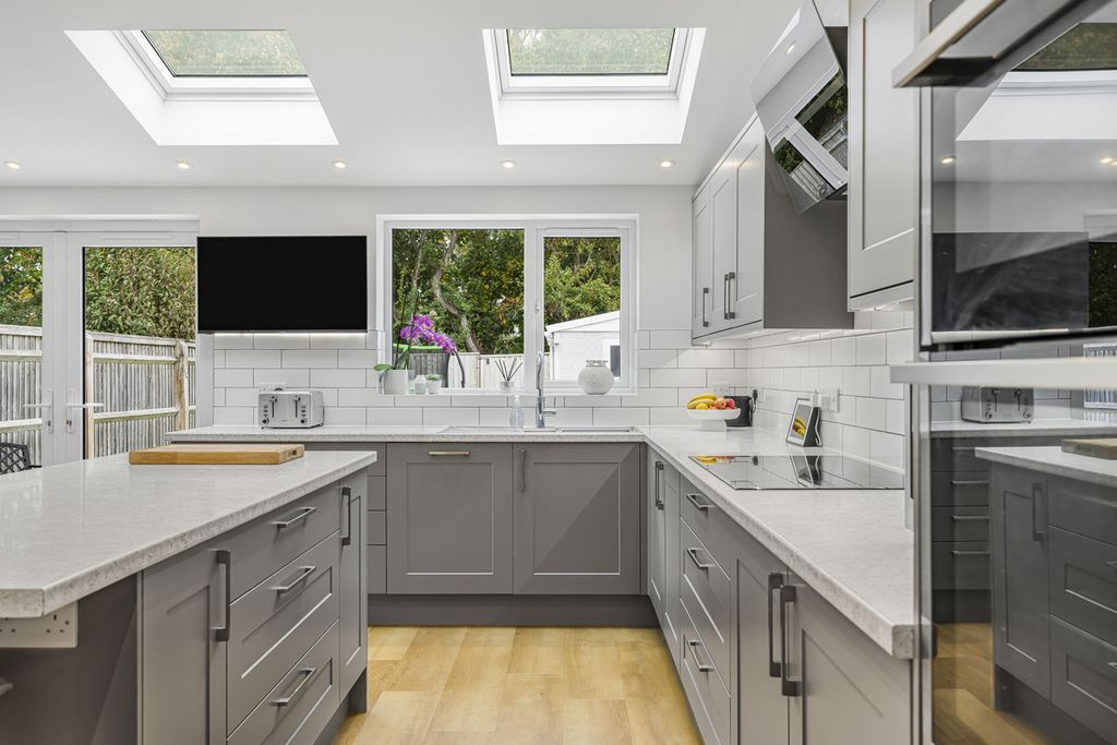 Property photo 3 of 14