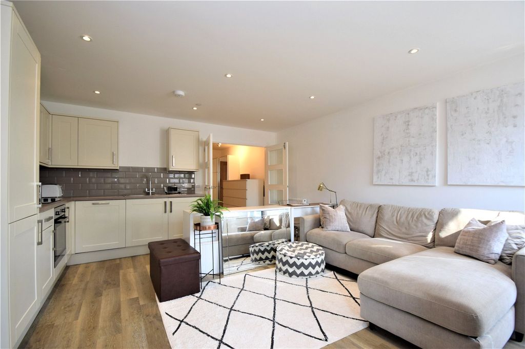 Property photo 2 of 5 Lounge