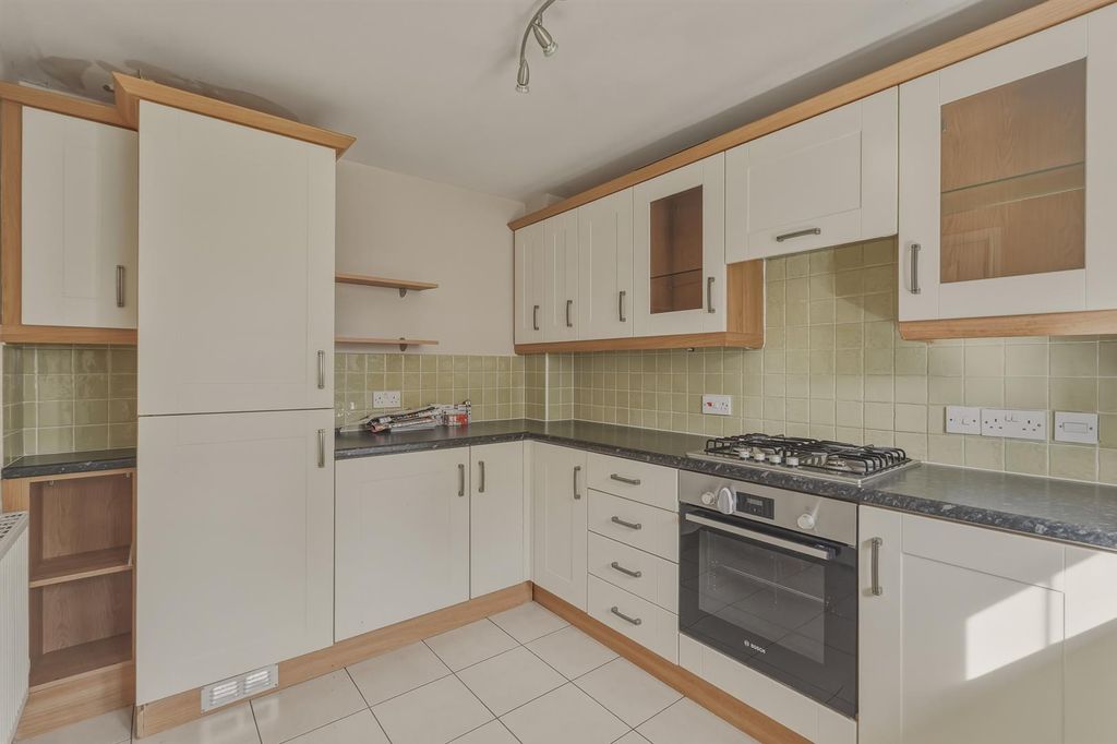 Property photo 3 of 12 Kitchen