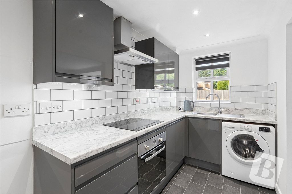 Property photo 2 of 10 Kitchen