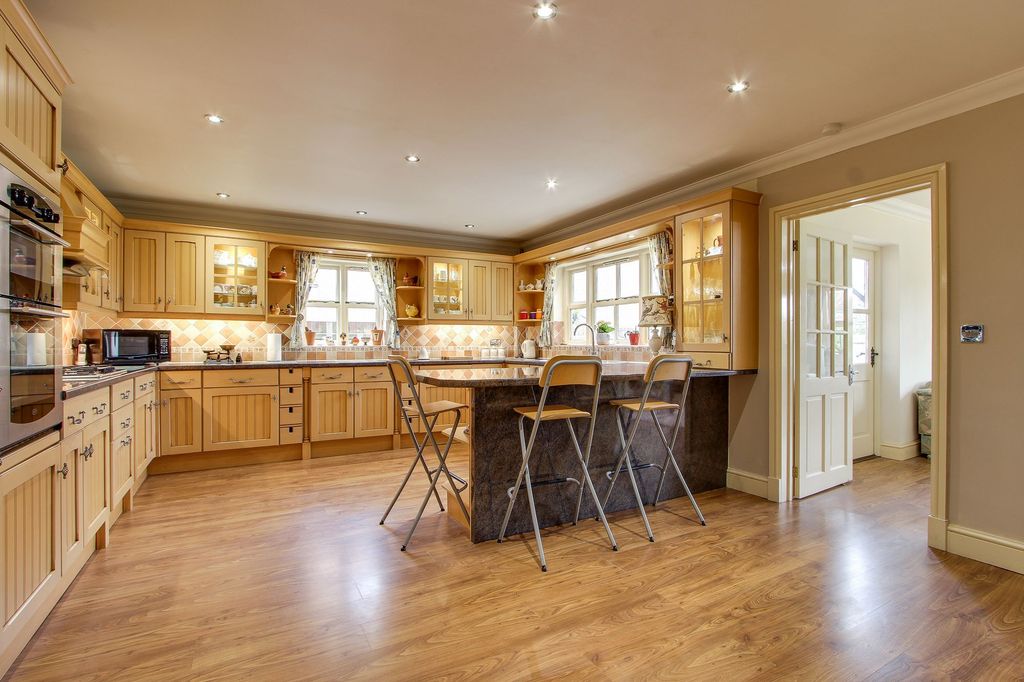 Property photo 3 of 45