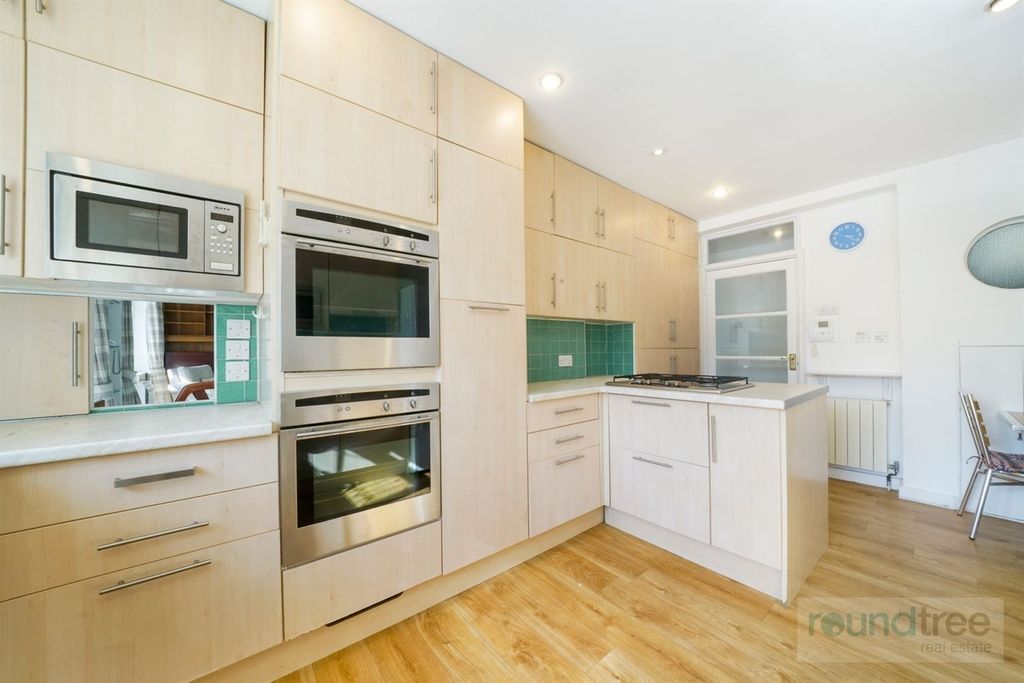 Property photo 1 of 12 (Main)