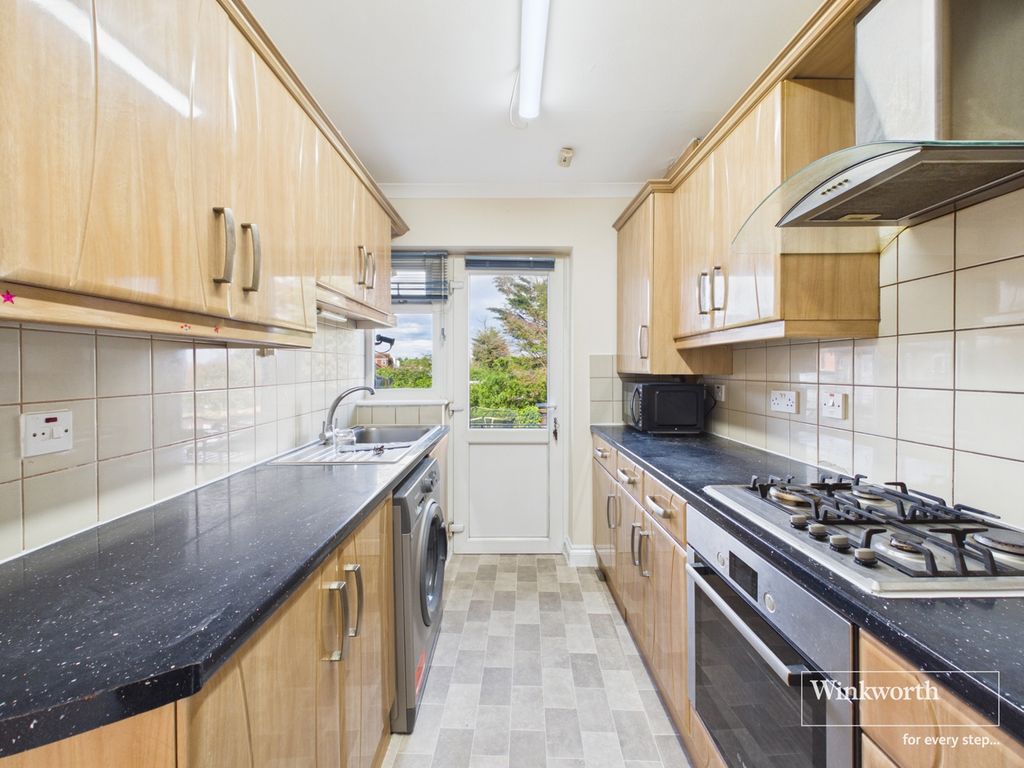 Property photo 2 of 9 Kitchen