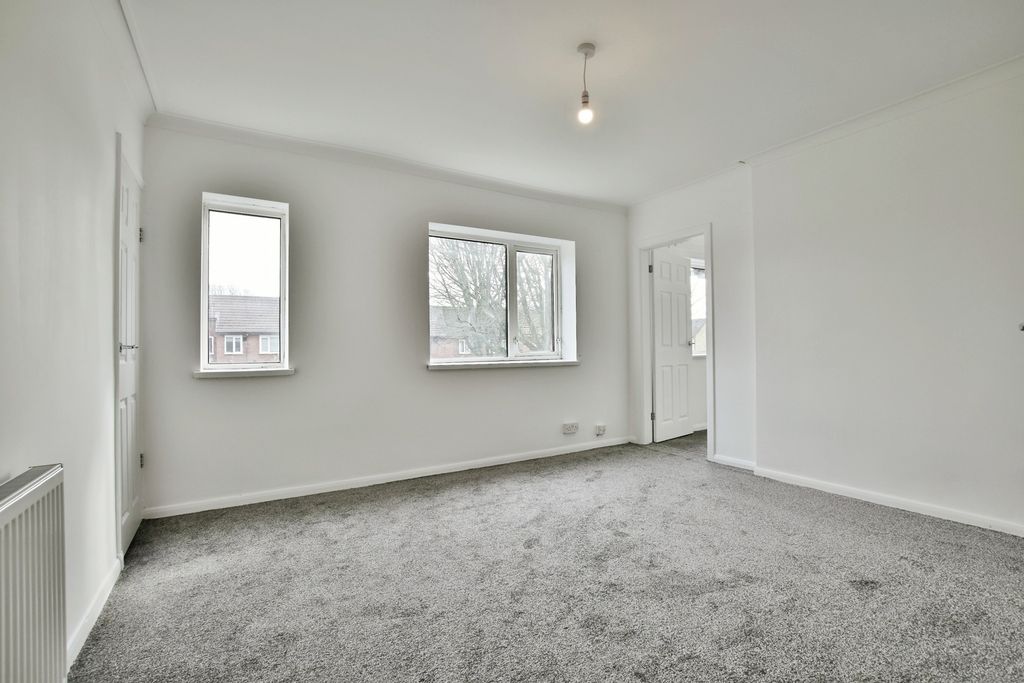 Property photo 3 of 15 Livingroom