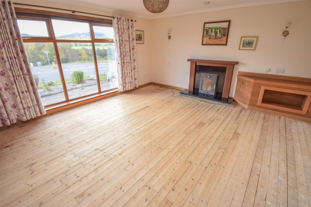 Property photo 3 of 25 Lounge-2.Jpg