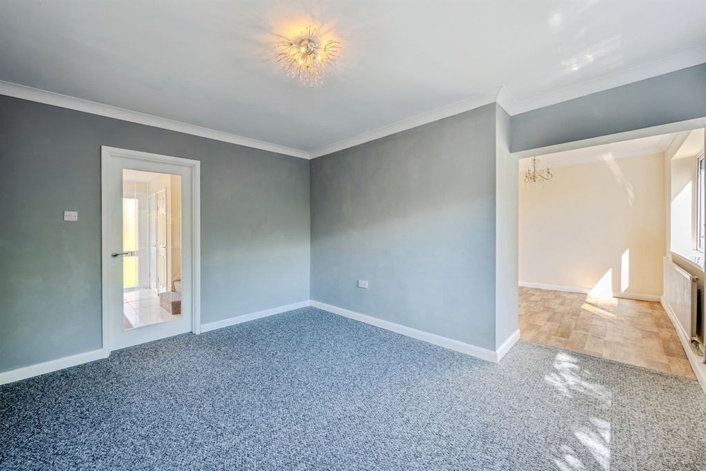 Property photo 2 of 41